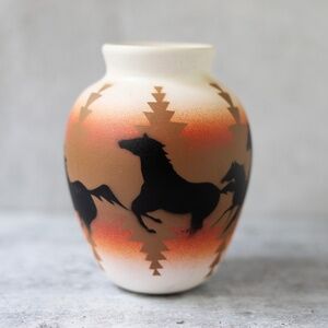 Hozoni Pottery Navajo Utah Wild Horses Signed Vase Black Brown Orange